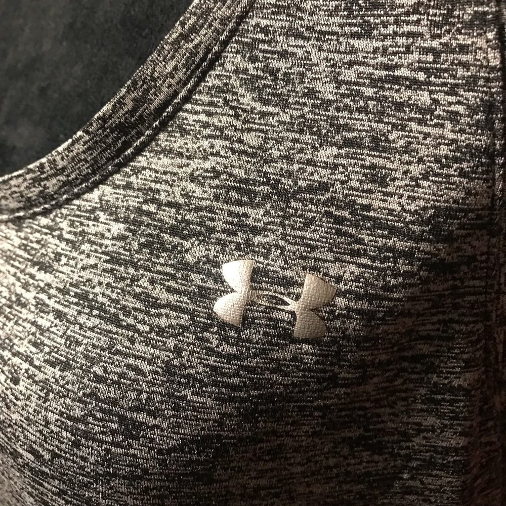 EUC- Under Armour active heat gear tank in XL.